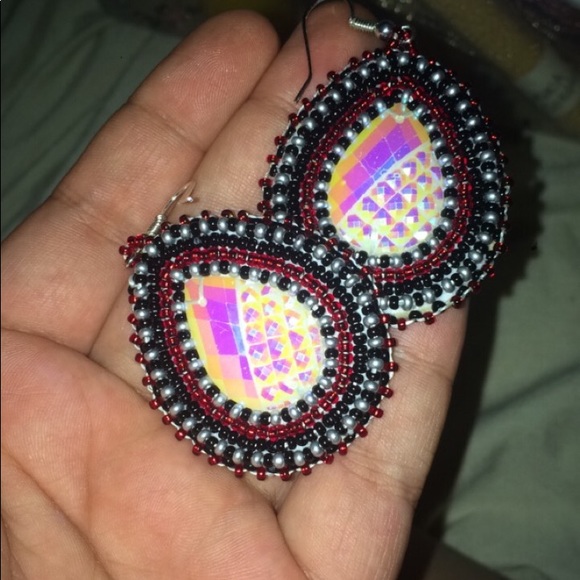 Red and black beaded earrings - Picture 1 of 1